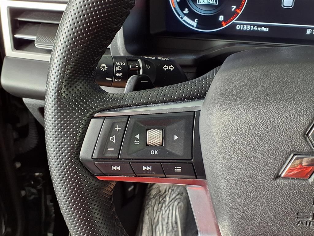 Used 2024 Mitsubishi Outlander SE FWD image 29