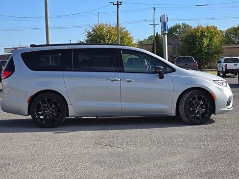 New 2026 Chrysler Pacifica Select w/ S Appearance Package image 8