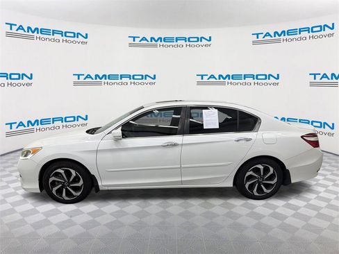 Used 2017 Honda Accord EX image 2