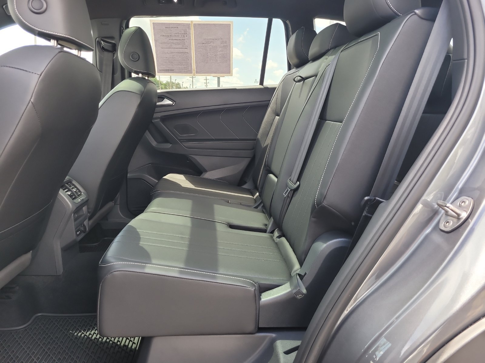 Used 2023 Volkswagen Tiguan SE R-Line FWD image 9