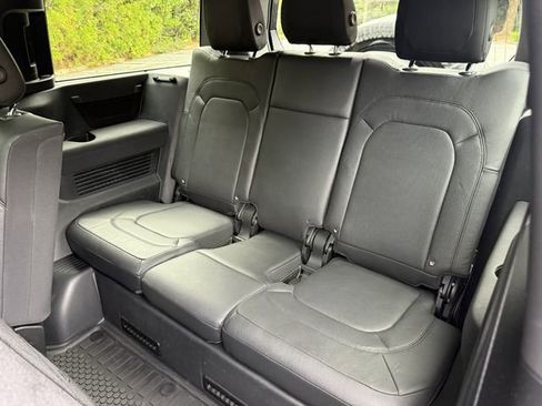 Used 2023 Land Rover Defender 130 SE image 17