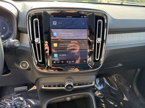 New 2025 Volvo XC40 B5 Core w/ Protection Package Premier image 22