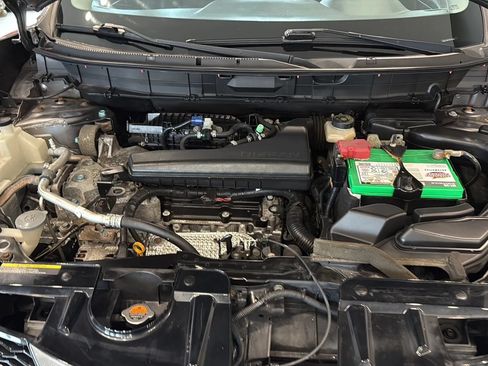 Used 2015 Nissan Rogue S FWD image 40
