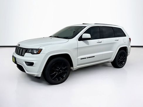 Used 2017 Jeep Grand Cherokee Altitude image 1