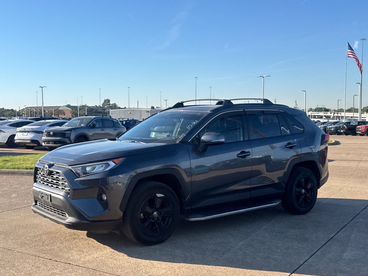 Used 2019 Toyota RAV4 XLE FWD image 11