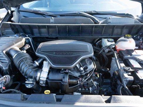 Used 2018 GMC Acadia SLT image 32