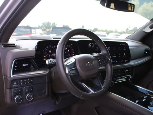Used 2025 Chevrolet Tahoe Z71 w/ Comfort Package AWD/4WD image 27