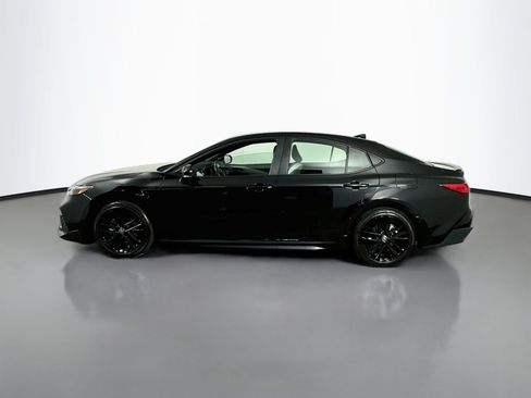 Used 2025 Toyota Camry SE FWD image 4