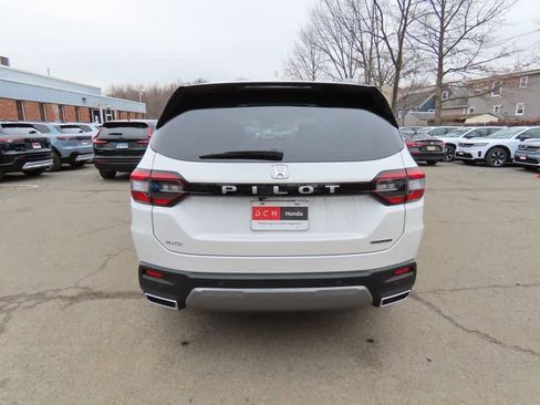 New 2026 Honda Pilot Touring image 5