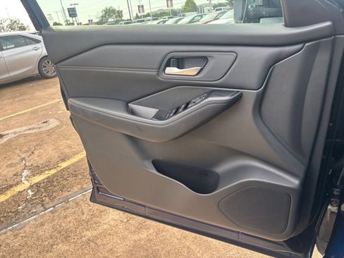 Used 2026 Nissan Rogue SL FWD image 18