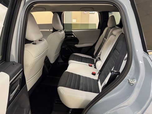 New 2026 Mitsubishi Outlander SE image 21