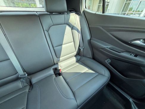 Used 2025 Buick Envista Sport Touring image 37