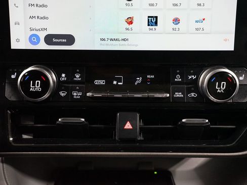 Used 2023 Toyota Highlander XLE image 20