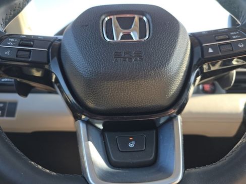 Used 2024 Honda Pilot Elite image 40