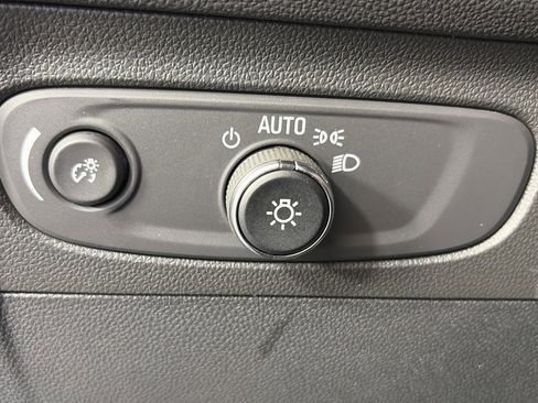 Used 2023 Buick Envision Essence AWD/4WD image 33
