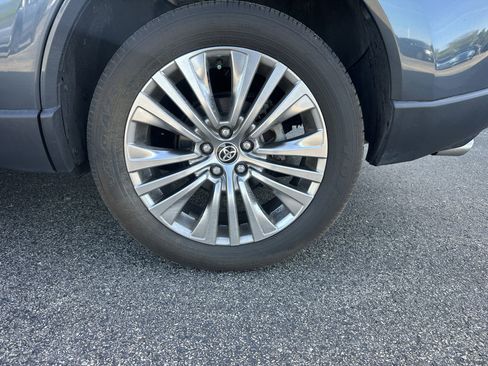 Used 2021 Toyota Venza XLE w/ Softex Package AWD/4WD image 27