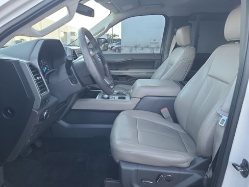 Used 2019 Ford Expedition XLT w/ Equipment Group 202A RWD image 12