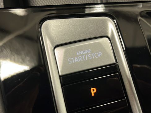 Used 2024 Volkswagen Atlas Cross Sport SE w/ Panoramic Sunroof Package AWD/4WD image 22