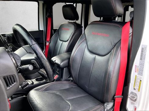 Used 2017 Jeep Wrangler Unlimited Rubicon image 24