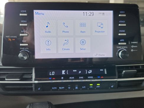 Used 2021 Toyota Sienna XLE FWD image 16