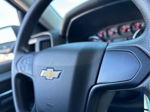 Used 2018 Chevrolet Silverado 1500 Custom w/ Custom Value Package image 11