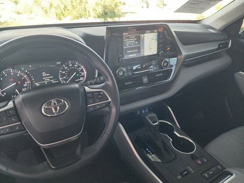 Used 2022 Toyota Highlander XLE image 56