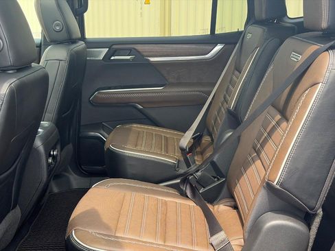 Used 2026 GMC Acadia Denali Ultimate AWD/4WD image 10