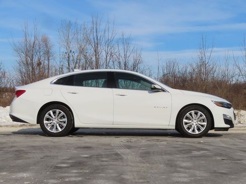 Used 2023 Chevrolet Malibu LT image 2