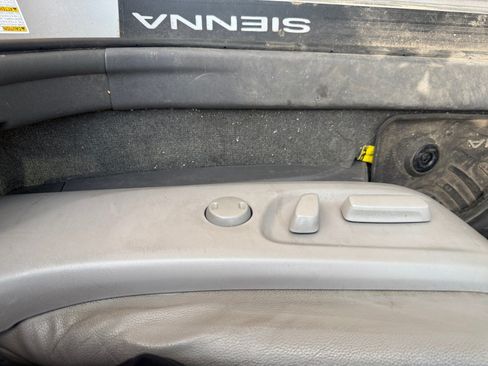 Used 2018 Toyota Sienna XLE w/ XLE Navigation Package AWD/4WD image 14