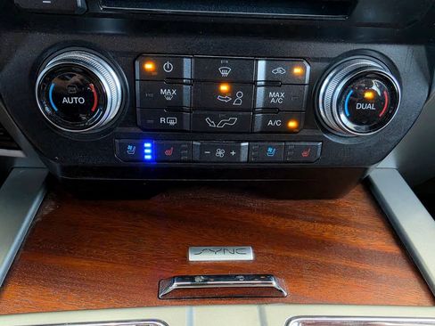 Used 2018 Ford F150 King Ranch w/ Equipment Group 601A Luxury AWD/4WD image 53
