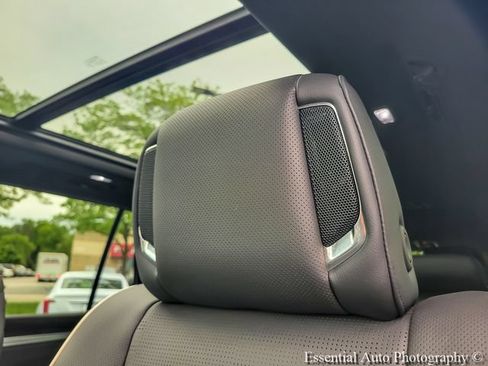 New 2026 Cadillac Escalade Luxury AWD/4WD image 17