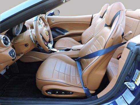 Used 2017 Ferrari California T image 16