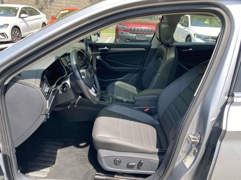 Certified 2024 Volkswagen Jetta SE FWD image 10