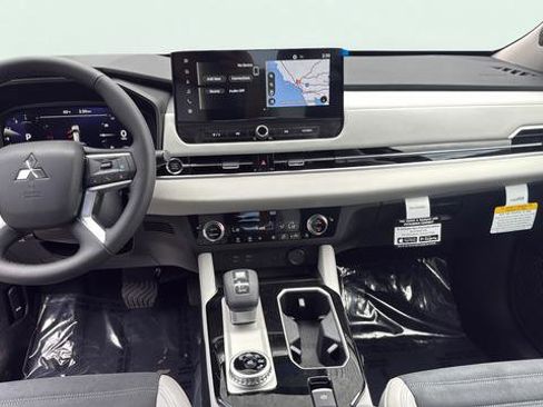 New 2026 Mitsubishi Outlander SE image 21