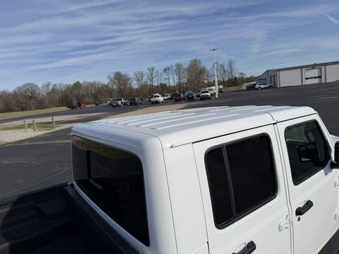 New 2026 Jeep Gladiator Mojave w/ Technology Group AWD/4WD image 9