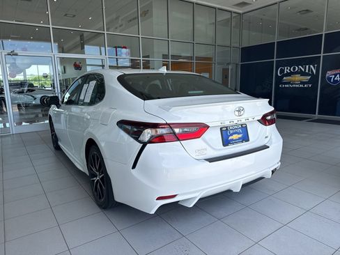 Used 2024 Toyota Camry SE FWD image 7