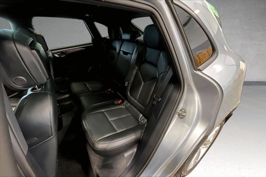 Used 2023 Porsche Macan AWD/4WD image 22