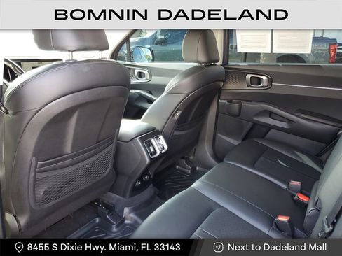 Used 2022 Kia Sorento S image 11