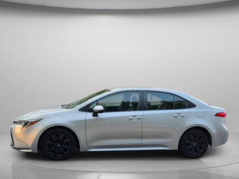 Used 2023 Toyota Corolla LE FWD image 3