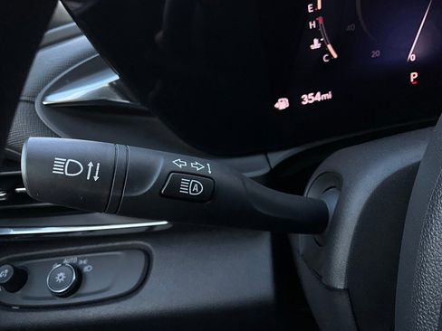 Used 2025 Buick Envista Preferred image 35