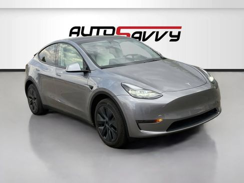 Used 2024 Tesla Model Y Long Range RWD image 1