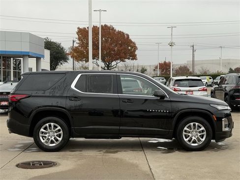 Used 2023 Chevrolet Traverse LS image 3