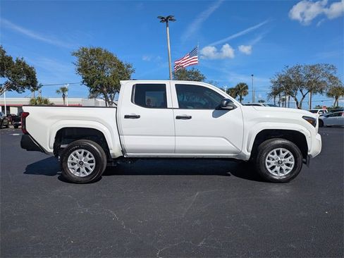 Used 2024 Toyota Tacoma SR image 2