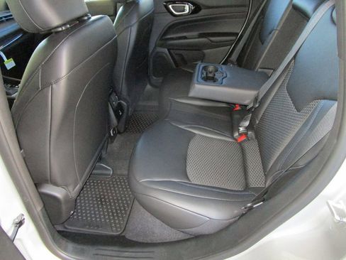 New 2026 Jeep Compass Latitude image 15