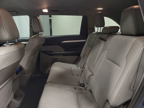 Used 2017 Toyota Highlander Plus image 19