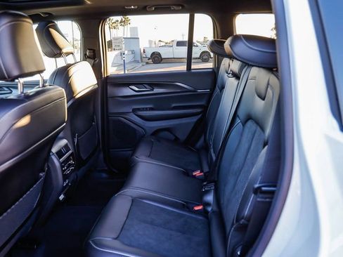 New 2025 Jeep Grand Cherokee Altitude image 20