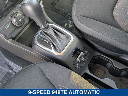 Used 2023 Jeep Renegade Latitude image 19