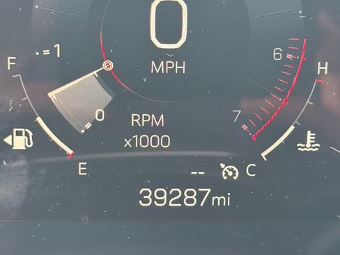Certified 2025 GMC Yukon XL AT4 AWD/4WD image 17