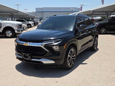 Used 2025 Chevrolet TrailBlazer LT FWD image 1