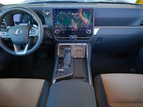 Used 2025 Lexus GX 550 AWD/4WD image 17